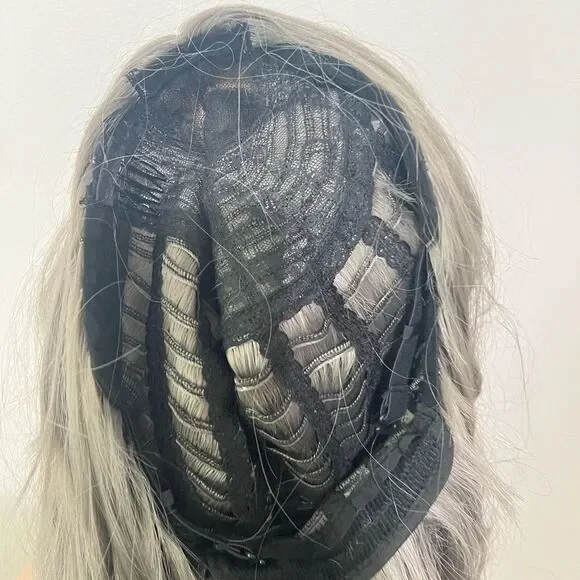 Elegant Long Wavy Gray Wig NWOT - Picture 7 of 9